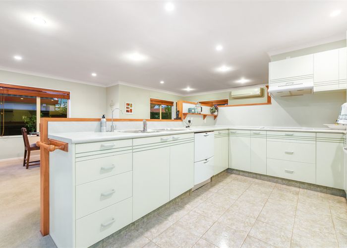  at 16 Sunny Dale, Western Heights, Hamilton