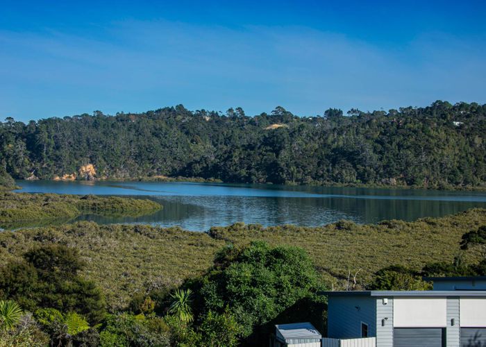  at 16 Schopolo Place, Schnapper Rock, Auckland