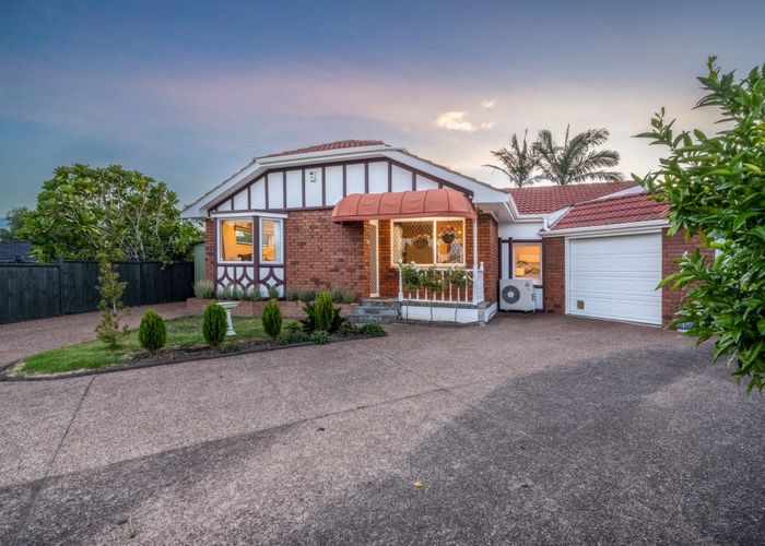  at 2/12 Merino Avenue, Somerville, Manukau