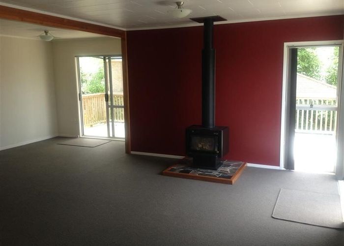  at 18 Pipitea Place, Massey, Auckland