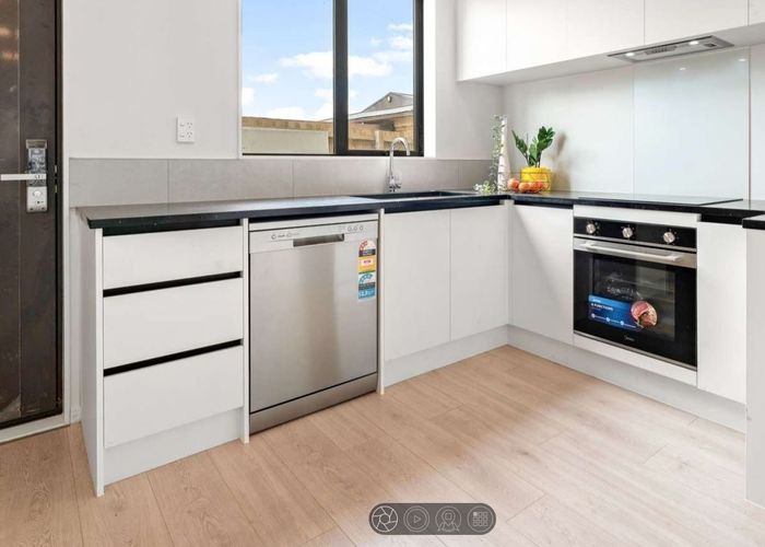  at New Lynn, Waitakere City, Auckland