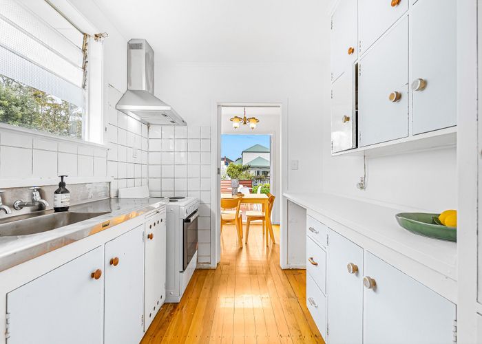  at 4a Winifred Avenue, Glenfield, North Shore City, Auckland