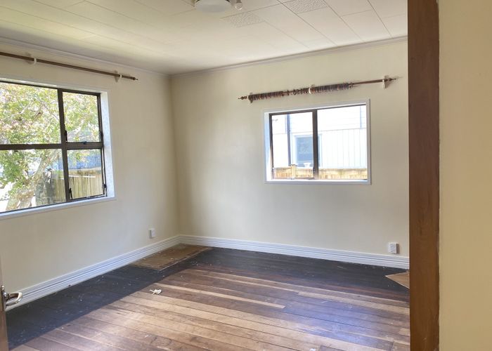  at 43 Tawera Road, Greenlane, Auckland