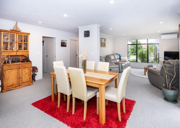  at 40 Parkside Drive, Huntington, Hamilton