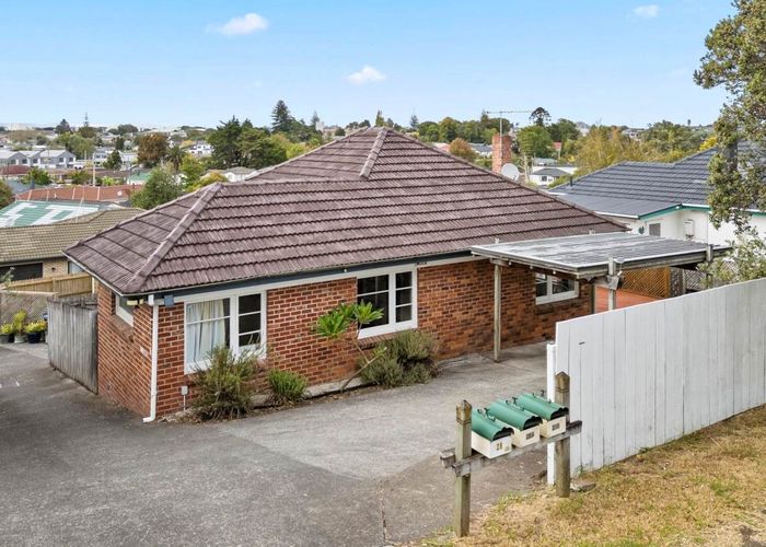  at 28 Hillcrest Road, Papatoetoe, Auckland