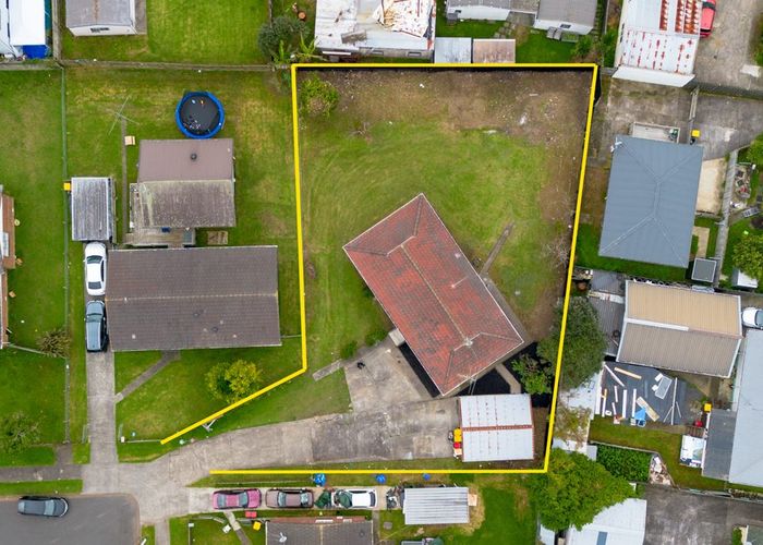  at 15 Penderford Place, Mangere East, Auckland