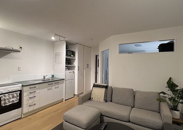  at 2/4 Wynyard Road, Mount Eden, Auckland City, Auckland