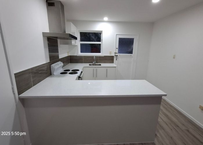  at 2/6 Lynton Road, Mount Wellington, Auckland City, Auckland