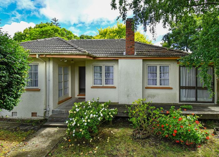  at 27 Vine Street, Mangere East, Auckland