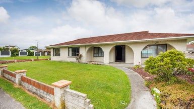  at 2 Hillcrest Drive, Kelvin Grove, Palmerston North