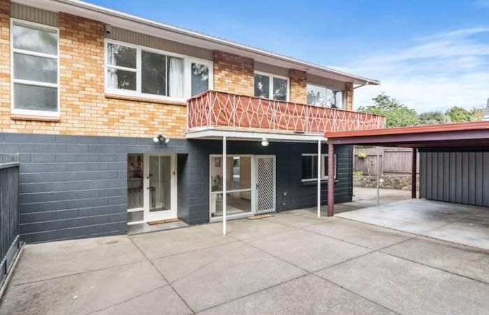  at 2/3 Howe Street, Howick, Auckland