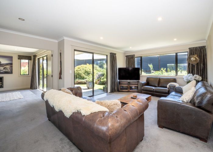  at 46 Missy Crescent, Mount Pisa