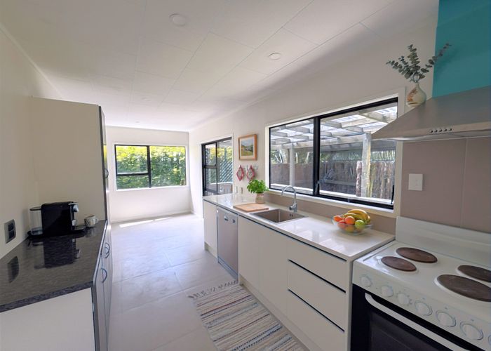  at 44 Onedin Pl, Titirangi, Waitakere City, Auckland