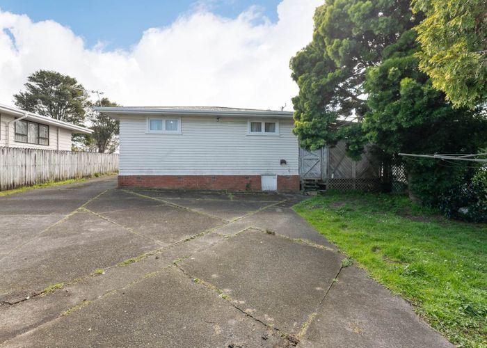  at 18 Bridge Avenue, Te Atatu South, Waitakere City, Auckland