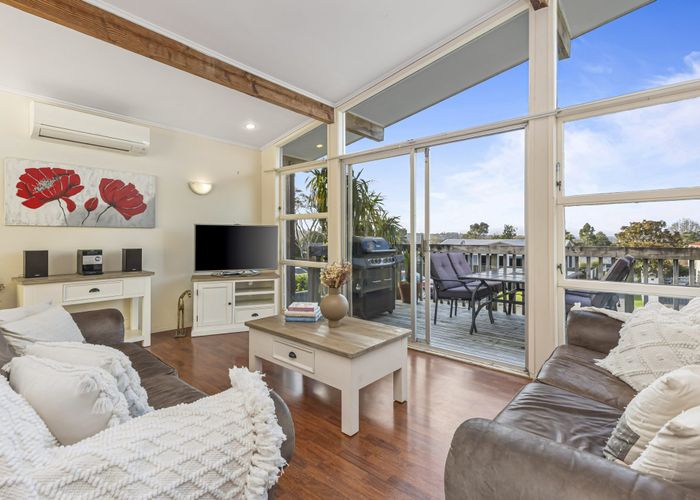  at 6 Illana Place, Ranui, Waitakere City, Auckland