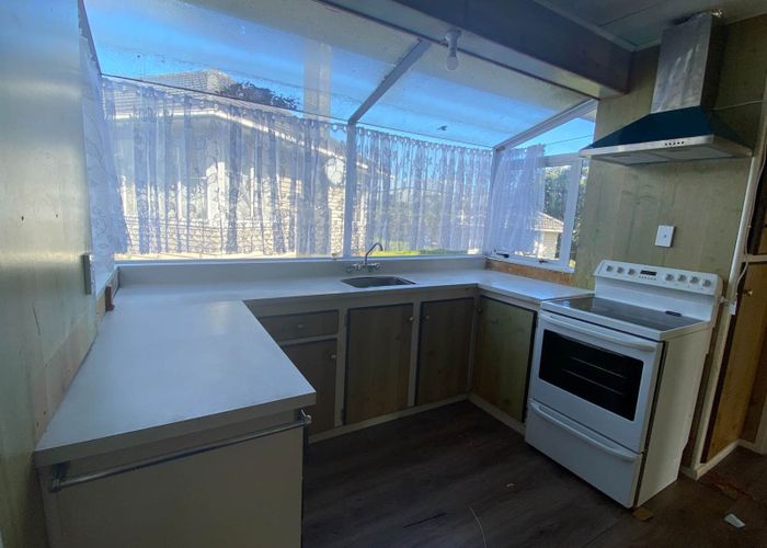  at 9 Sutton Avenue, Mangere East, Auckland