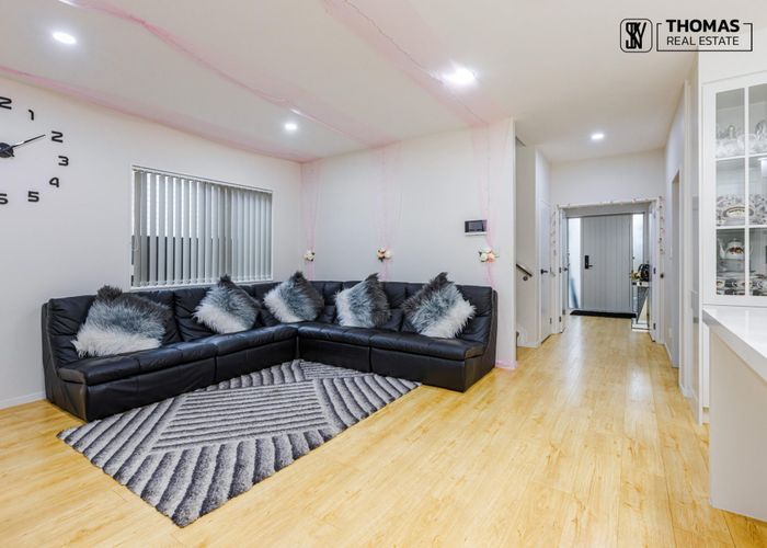  at 17 CARRYGAWLEY ROAD, Flat Bush, Manukau City, Auckland
