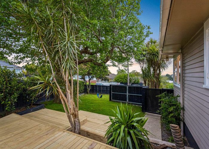  at 20 Tauhara Street, Green Bay, Waitakere City, Auckland