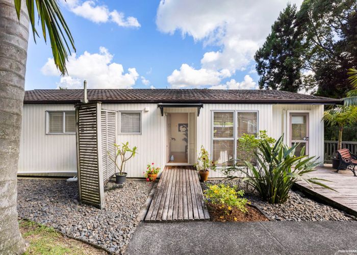  at 2 Teviot Place, Totara Vale, Auckland
