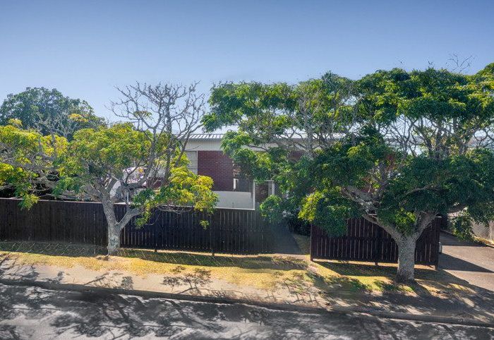  at 83 Sylvan Avenue, Northcote, North Shore City, Auckland