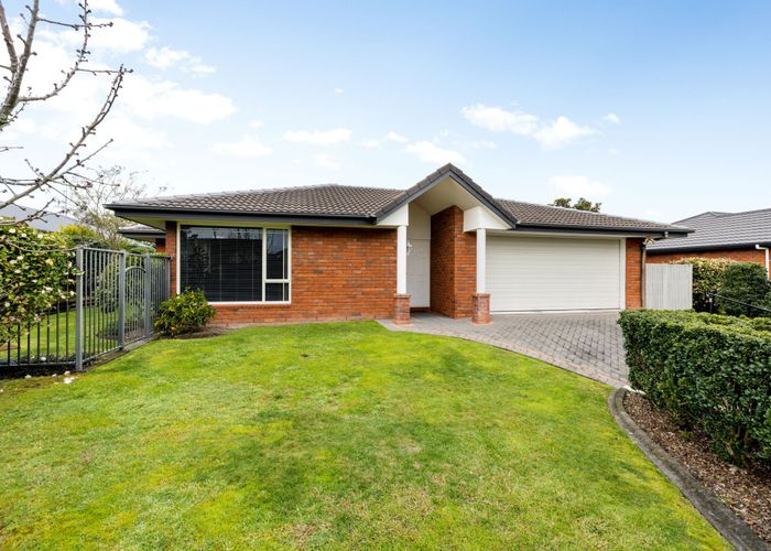  at 29 St James Drive, Huntington, Hamilton