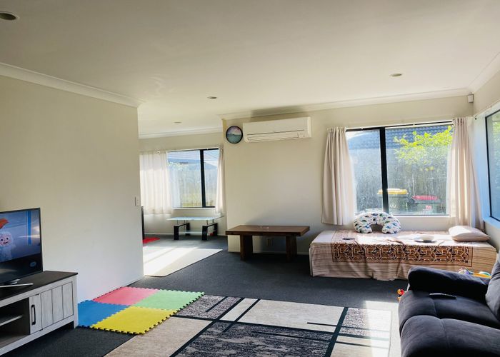  at 2/9 Stratford Road, Alfriston, Manukau City, Auckland