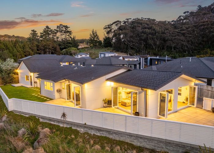  at 62 Banks Boulevard, Whitby, Porirua, Wellington