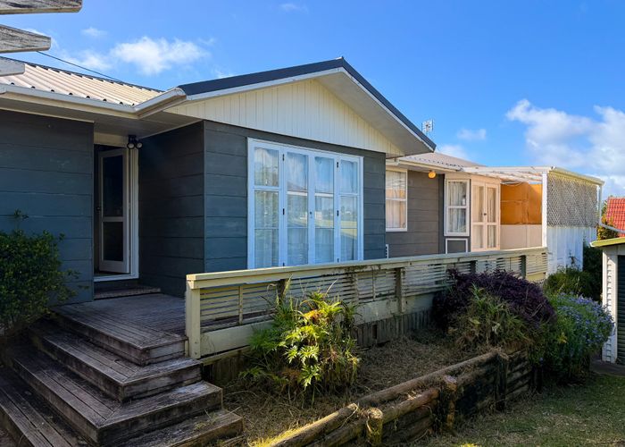  at 145 Chivalry Road, Glenfield, North Shore City, Auckland