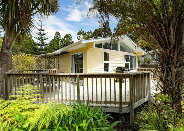  at 8 Waima Crescent, Titirangi, Waitakere City, Auckland