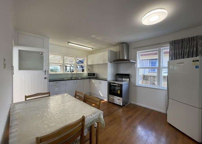  at 11 Edgewater Drive, Pakuranga, Auckland