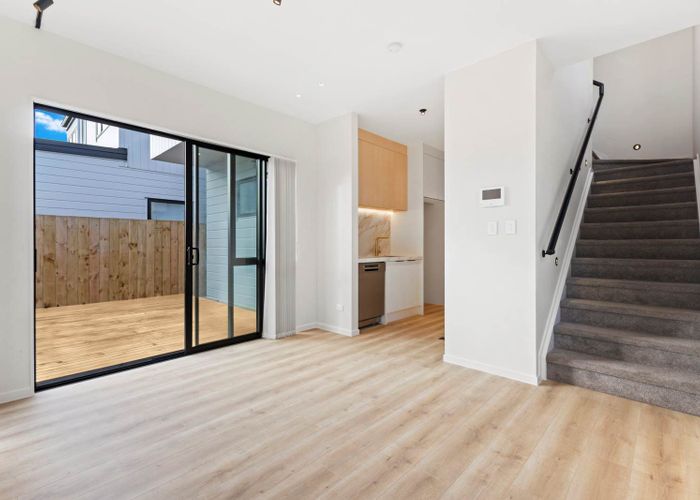  at 104C  Edgewater Drive, Pakuranga, Manukau City, Auckland