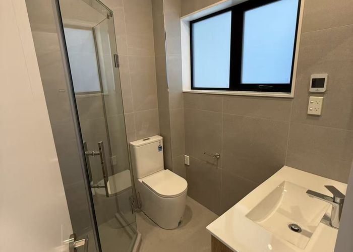  at 2/5 Mount Albert Rd, Mount Albert, Auckland City, Auckland