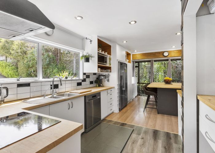  at 2/10 Barker Rise, Northcross, Auckland