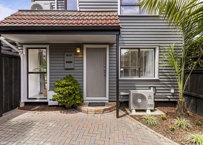  at 18 Wimbledon Way, Remuera, Auckland