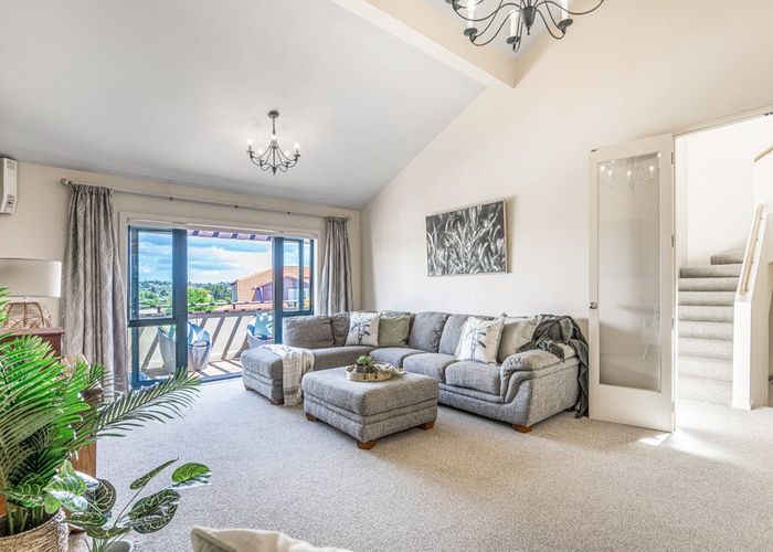  at 9/8 Tobago Place, Sunnynook, Auckland
