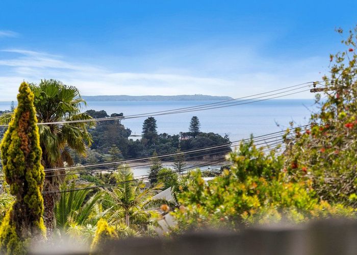 at 1/18 Mizpah Road, Torbay, Auckland
