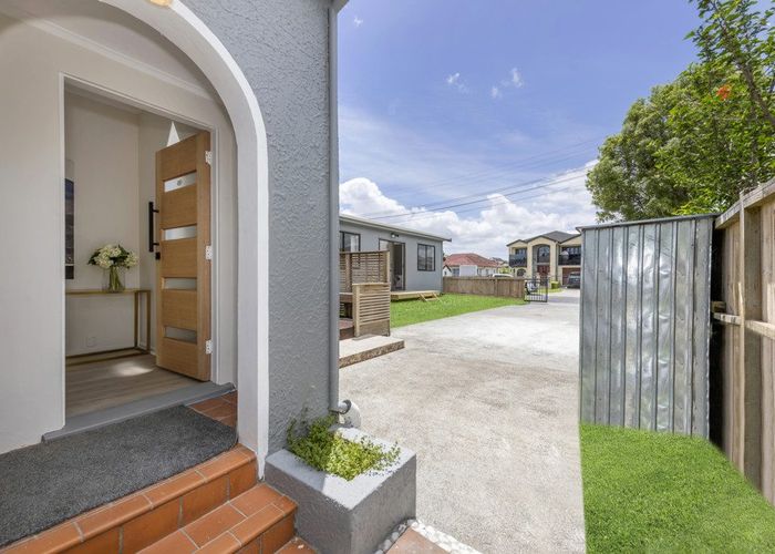  at 6 Lipscombe Avenue, Papatoetoe, Auckland