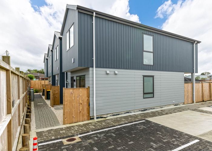  at 10c Roberts Road, Te Atatu South, Waitakere City, Auckland