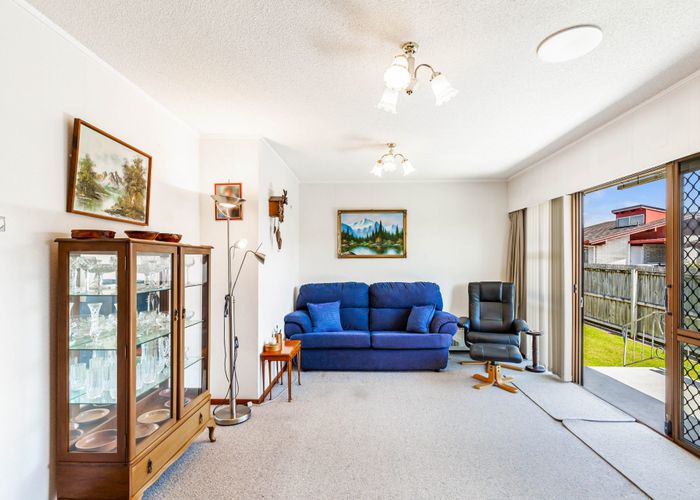  at 2/33 Swanson Road, Henderson, Auckland