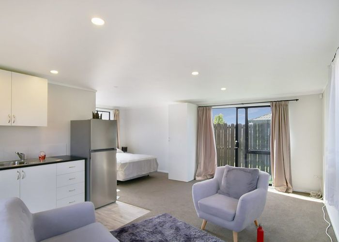  at 15 Heathridge Place, Burswood, Auckland