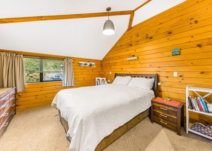  at 5 Takapu Street, Henderson, Waitakere City, Auckland