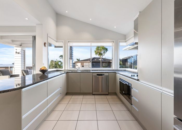  at 1/164 Aberdeen Road, Campbells Bay, North Shore City, Auckland