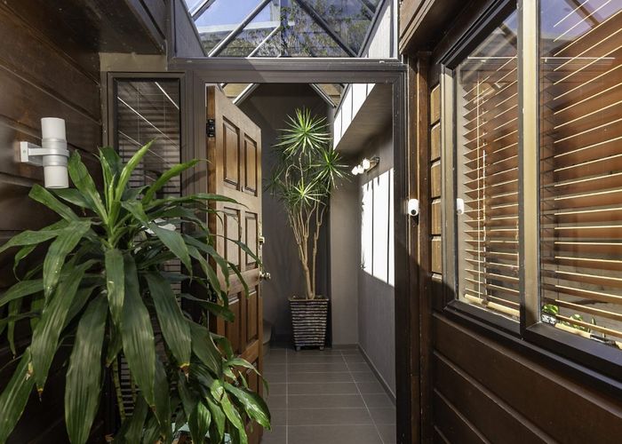  at 4 Sarah Place, Farm Cove, Manukau City, Auckland