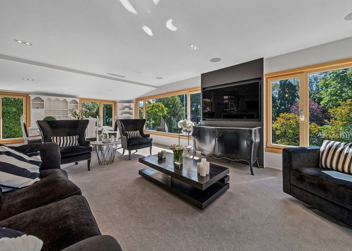  at 2 Crichton Terrace, Cashmere, Christchurch City, Canterbury