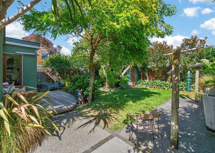  at 118 Oroua Street, Eastbourne, Lower Hutt, Wellington