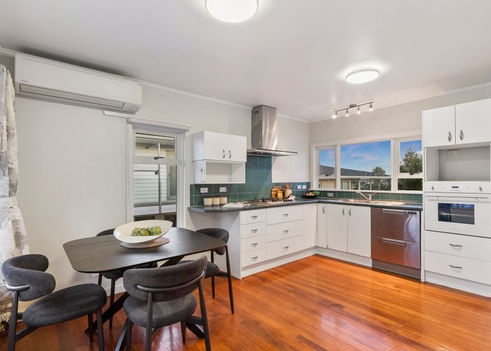  at 2/22 Knights Road, Rothesay Bay, North Shore City, Auckland
