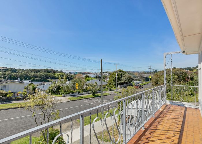  at 84 Bell Street, Tawa, Wellington