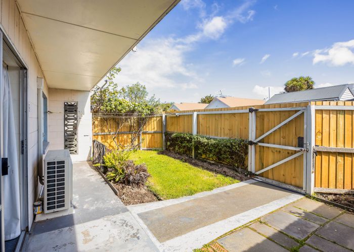  at 2/524 Armagh Street, Linwood, Christchurch City, Canterbury