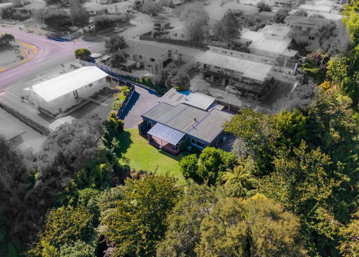  at 24 Splitt Avenue, Glenview, Hamilton