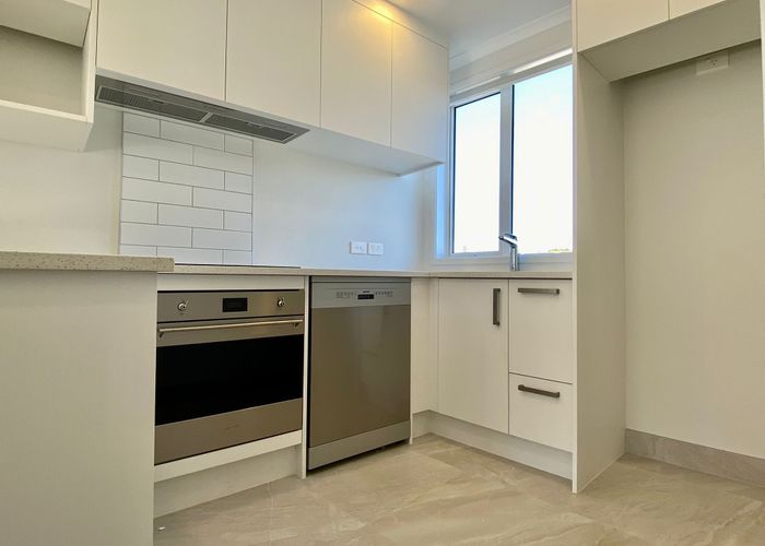  at 95E Athena Drive, Totara Vale, North Shore City, Auckland